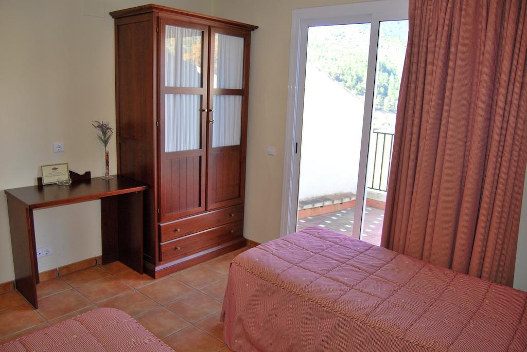La Piedra Del Mediodia Hotel Cirat Værelse billede